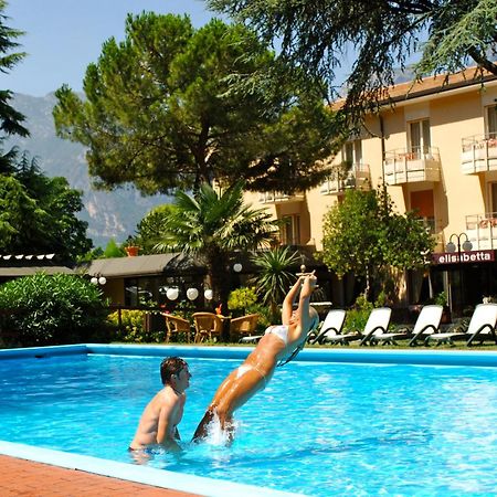 Hotel Elisabetta Torbole Sul Garda Exterior foto