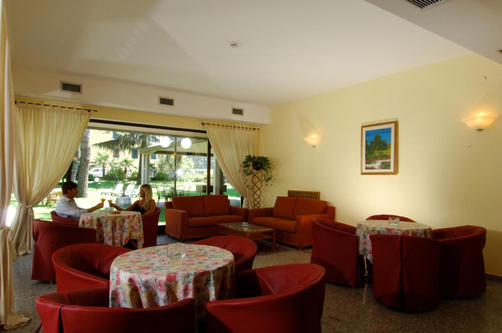Hotel Elisabetta Torbole Sul Garda Exterior foto
